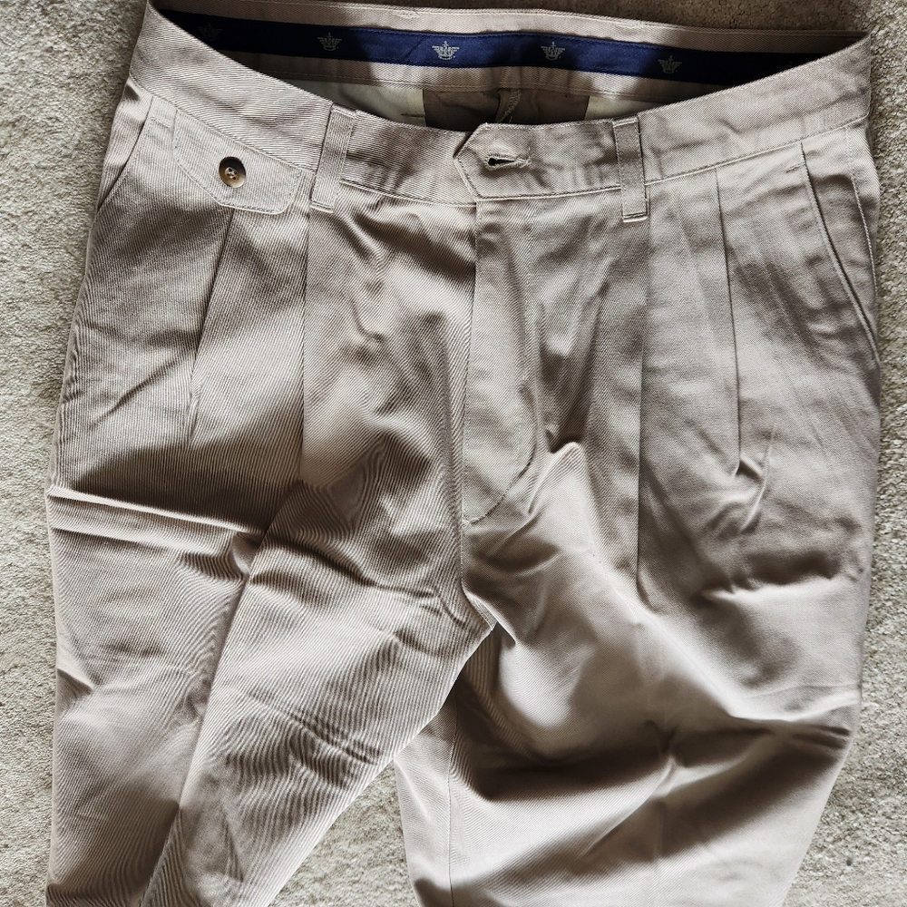 Dockers Premium (34 X 30) Pleated Front Relaxed Fit Cuffed Pants